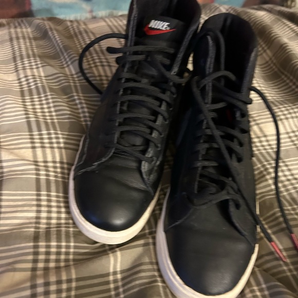 Woman’s Nike sneakers. Wore maybe three times. - Picture 2 of 5